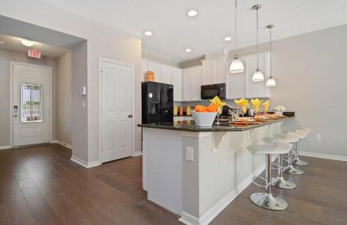 Stunning 4Bd Sleeps9 w Jacuzzi Close to Disney Compass Bay 5113 - Foto 13