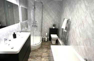 Smugglers - Sea Front - Parking - Sea Views - Balcony - 2 luxury kingsize beds - Foto 24