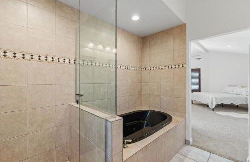 Peaceful Getaway with Renovated Amenities - Foto 13