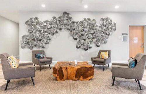 Lavish 1BR with Pool & Gym Access - Foto 9