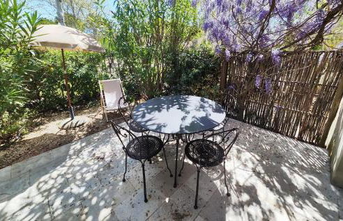 2 Bedroom Awesome Home In Saint-Laurent-De-La-Ca - Foto 8