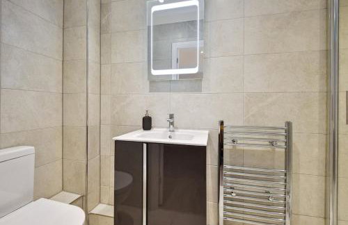 Entire modern 2 Bedroom 2 bathroom Flat in Pinner - Foto 8