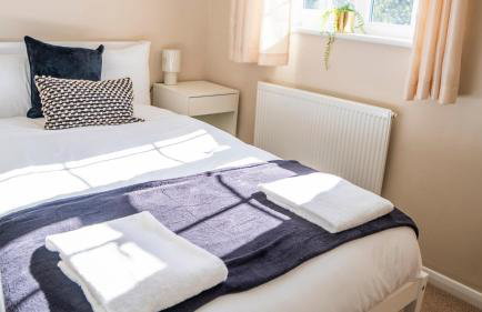 The Canal House 2BR Central Garden Parking - Photo 4