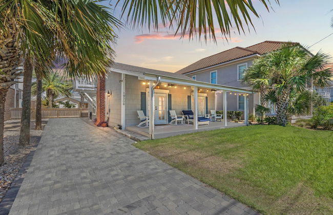 Cute Beach Cottage Steps to the Beach! Panama City Beach, FL! - Foto 1