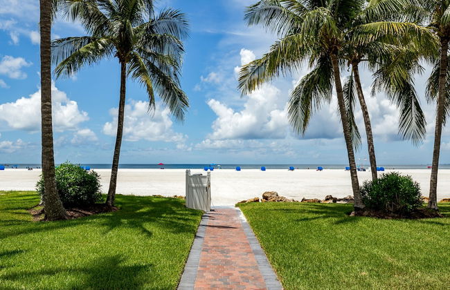 Sunset Fort Myers - Photo 26