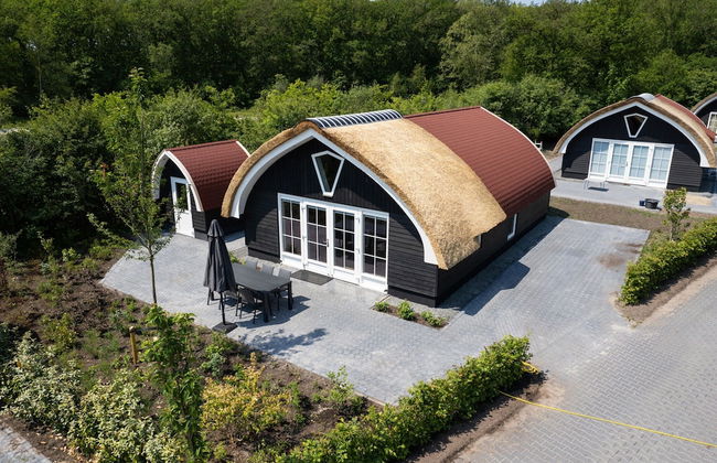 House With a Terrace on the Edge of the Forest - Photo 1