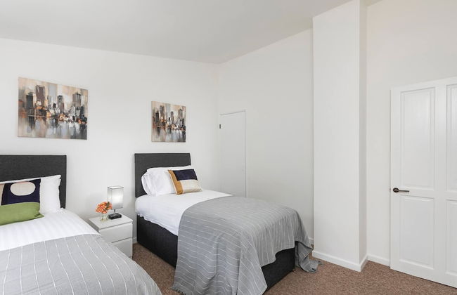 Skyvillion - Lush 2 Bed Hydean Way House & Garden - Foto 9