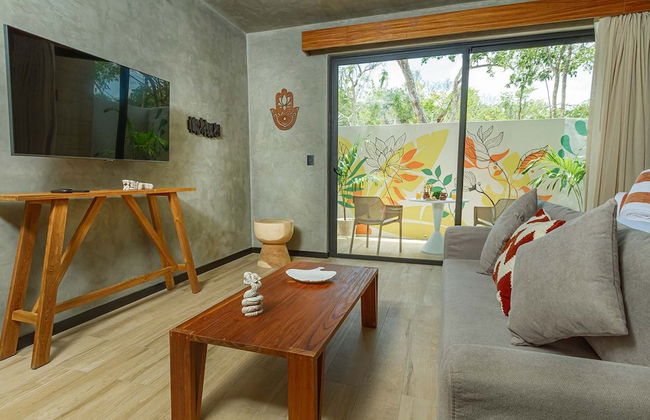 Spacious Apartment With Terrace and Rooftop Pool - Photo 14