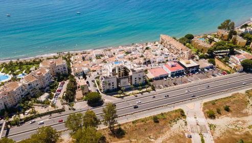 Hello Cosmo - Photo 4