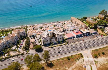 Hello Cosmo - Photo 4