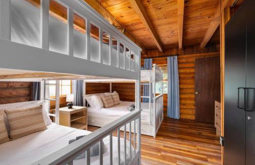 Lakeside Haven with Jacuzzi and Games - Foto 10