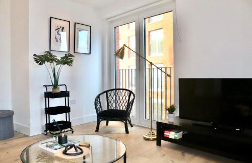 Luxury 2 Bed Apartment Vauxhall, Balcony, Sleeps 6, Central London - Open for Business stays, Long Stays, Families Relocating - Foto 14