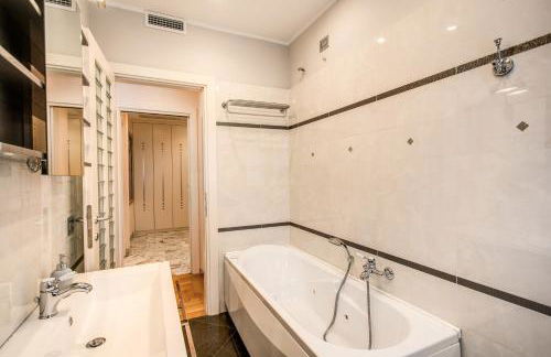 La Dolce Vita Of Via Veneto - Prestigious Apartment With Wonderful Terrace In the Historic Center - Foto 29