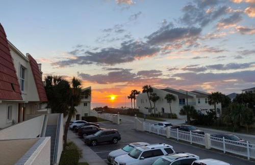 Beautiful Ocean Side 2 Bedroom Condo with Pool - Foto 77