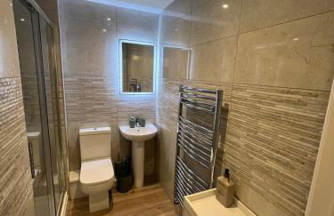Town centre 1 Cozy king size bed ensuit shower - Foto 11