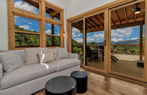 Romantic Mountain Retreat with Hot Tub and Panoramic Views Near Marshall, NC - Foto 10