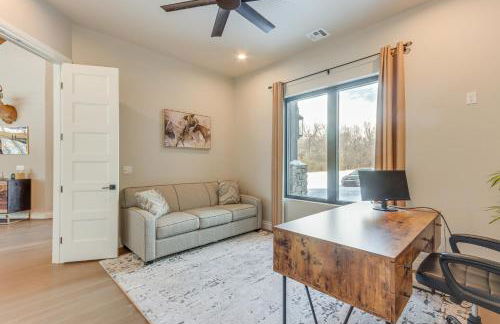 Game Room and Hot Tub! Lakefront Monkey Island Haven - Foto 28