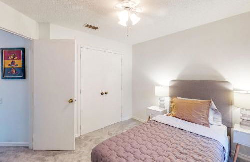 Families with Pets! Home Near Orlando Theme Parks - Photo 18