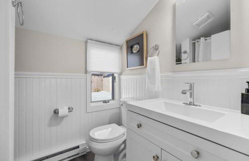 Family Walk to Craigville BeachBright 4BR Coastal Retreat - Foto 14