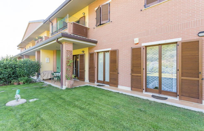 Cozy Apartment With Large Garden - Photo 17