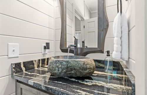 Secluded Luxe A Frame Lodge~ Hot Tub~ Fire Pit - Foto 30