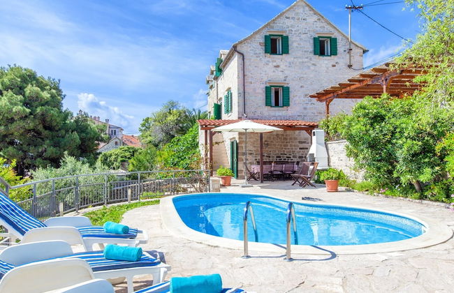 Villa in Sumartin Near Beach & Private Pool - Photo 13