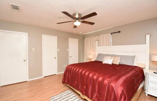 10 Minutes from IAH and Mall, Newly Rehabbed - Foto 49