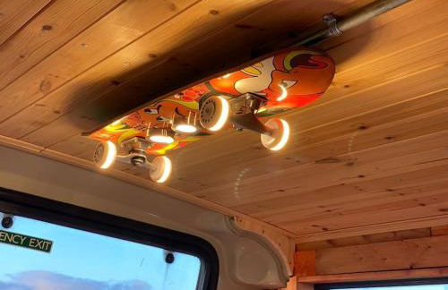 Sleeps 18 Double Decker Bus Hot Tub Sauna Cinema Pets - Foto 40