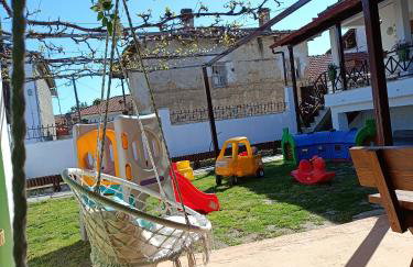 Rooster Retreat - Photo 1