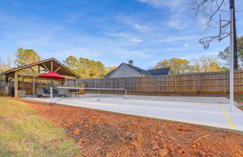 Gather, Play and Unwind! Modern Locust Grove Home - Foto 35