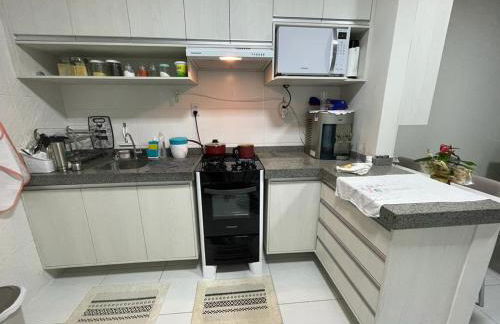 No Atalaia, Fort Poseidon rua do Atalho a 700 metros da praia do Atalaia, apartamento novo decorado, varanda, sala de estar e jantar, 02 suítes, 03 banheiros, lavanderia, cozinha, piscina, churrasqueira, salão de jogos, vista parcial das dunas e mar - Photo 23