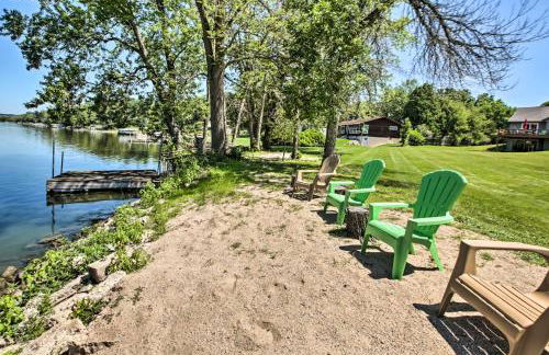 Family Home with Deck, Yard, Dock on Rock River - Foto 2