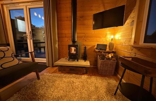 The Cabin log fire cosy home - Foto 10