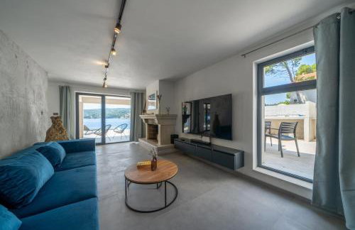 Seafront Villa Serenita - Photo 36