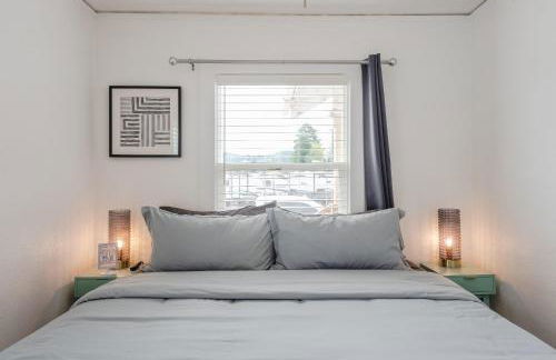 #StayinMyDistrict Coos Bay Goldfinch Cottage - Foto 17