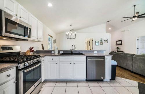 Great Location, gated community, private heated POOL - Foto 15