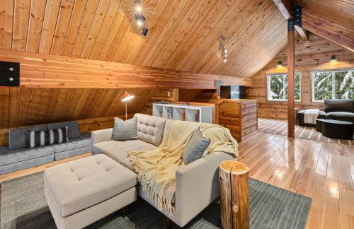 Alpine Retreat at Snoqualmie Pass- 5-Min to Slopes, Private Creek, BBQ, Fireplace, Smart TVs, Kids Games, Hi-Speed Wi-Fi - Foto 38