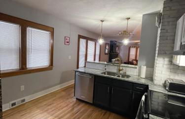 Come home to Kenwood Conveniently located Syracuse - Foto 25