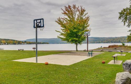 Walk to Lake! Pet-Friendly Cottage in Honeoye - Foto 25
