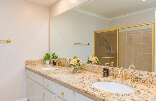 Luxury Pool Home in Glendora Foothills Retreat - Photo 82