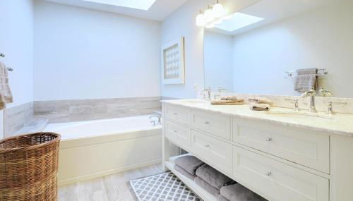 Cheerful 3 Bedroom Beach Front Cottage with Fire Place - Foto 5