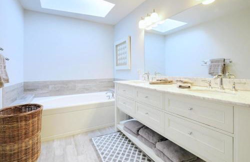 Cheerful 3 Bedroom Beach Front Cottage with Fire Place - Foto 5