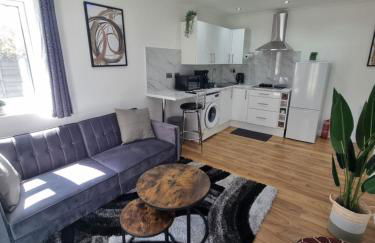 Very Cosy & Lovely 1 Bed Garden Apartment with side access, Suitable for Long Stay and Short Stay - Photo 9