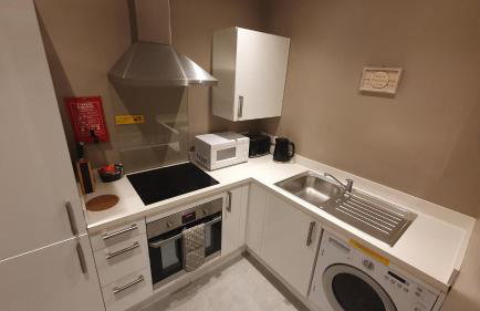 Modern 1 Bedroom Apartment Free Parking WiFi Near City Centre - Foto 15