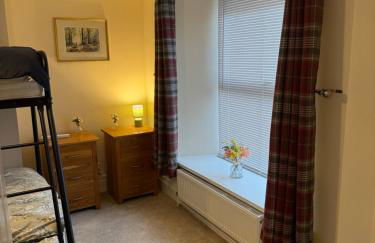 Spacious, sleeps 7, 2 baths, Central Saltash - Photo 36