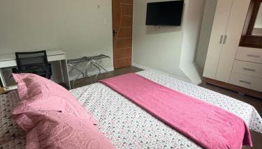 AmazHost - Casa rosa - conforto com split, wi-fi e água quente - Foto 5