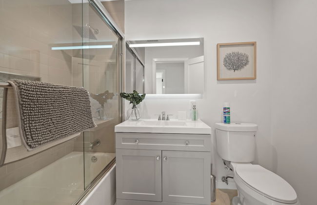 Completely Renovated Oasis on the Hill - Foto 11