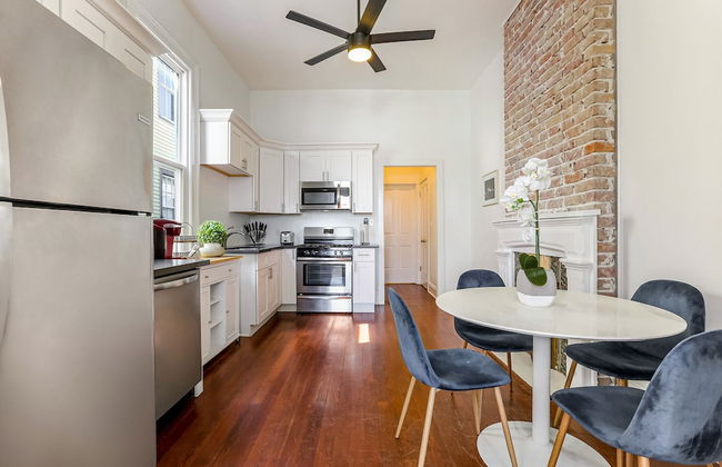 Vibrant Uptown Condos - Foto 7