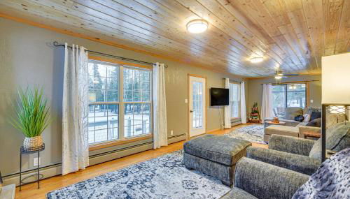 Charming Butternut Lake Getaway with Deck and Dock! - Foto 5