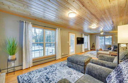 Charming Butternut Lake Getaway with Deck and Dock! - Foto 5